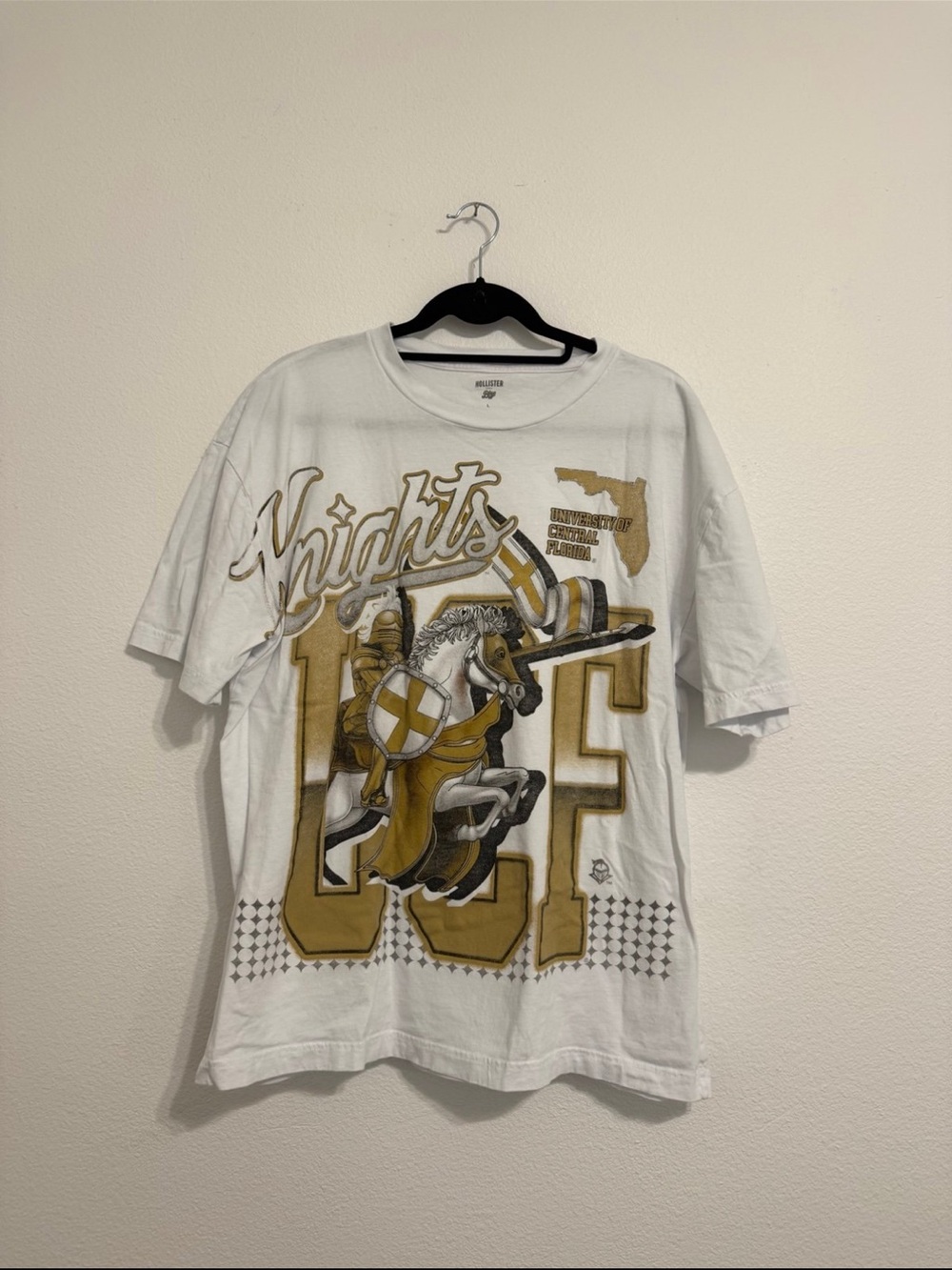 Hollister Knights Graphic Tee - White & Gold